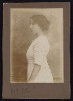 Image: Máire Gill, portraits, 1911-1930