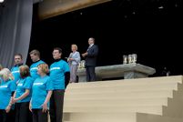 International Eucharistic Congress, 50th, Joe Duffy and Eileen Dunne, RTE presenters, with members of a choir at the Final Day Ceremony, Croke Park Gaelic Athletic Association (GAA) Stadium, Dublin